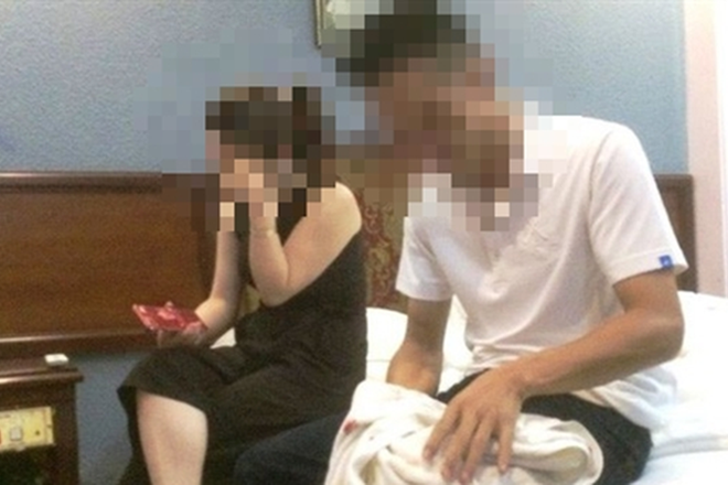 Me nam sinh trong vu vao khach san cung co giao: “Cuc chang da moi di to cao“