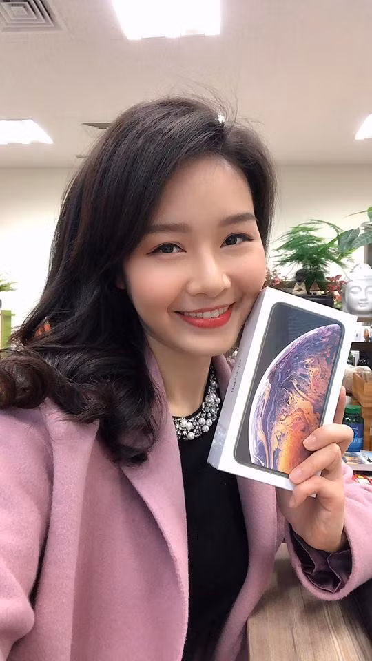 Su that nhan vien nu cua VTV duoc tang dien thoai gan 30 trieu ngay 8/3-Hinh-2