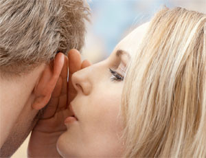 Và giống với nhiều bạn trẻ ở Việt Nam, giới trẻ phương Tây cũng lợi dụng ngày Cá tháng tư, ngày nói dối để tỏ tình với người mình thầm yêu. Chính vì điều này nên ở một số trang mạng nước ngoài, nhiều thành viên còn gọi 1/4 là ngày Quốc tế tỏ tình.