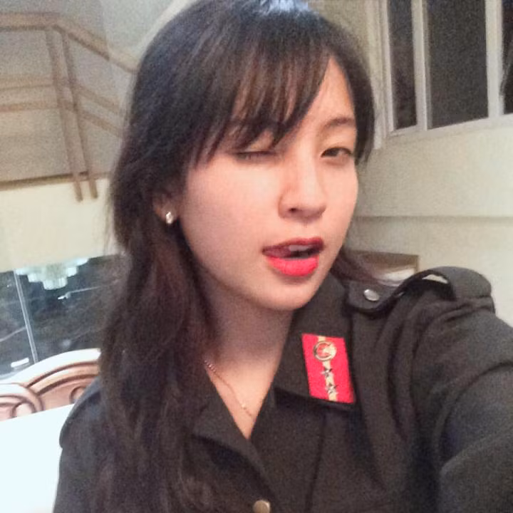 Tuy nhiên những hình ảnh này đã khiến rất nhiều dân mạng, bạn bè của Phương Anh tò mò... bởi trước đây Phương Anh chưa từng học tập, làm việc gì liên quan tới ngành công an, cảnh sát.