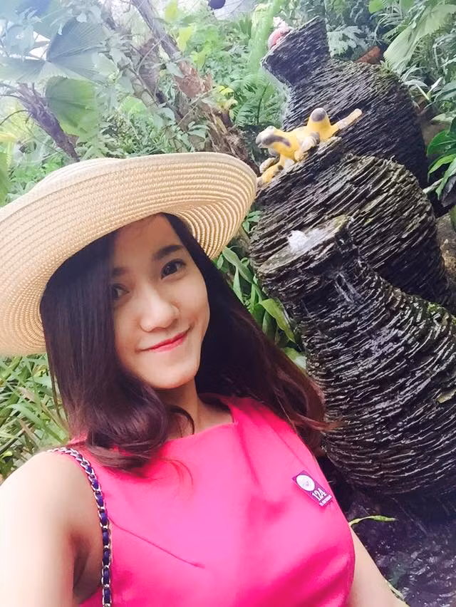 Ngoài thời gian đi học, chạy show biểu diễn, Kiều Oanh luôn tính toán, lên kế hoạch kinh doanh, ấp ủ những ý định làm giàu bằng chính đam mê, khả năng của mình. 9X xinh đẹp mong muốn sẽ trở thành một cô chủ nhỏ kinh doanh thời trang, mỹ phẩm phục vụ phái đẹp...