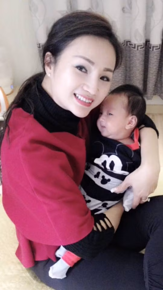 Chị Lan Hương đang làm công việc kinh doanh ở Hà Nội và với lợi thế về ngoại hình, chị cũng được một số nhãn hàng mỹ phẩm mời đóng quảng cáo, giới thiệu sản phẩm.