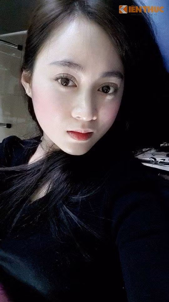 Cô giáo Quỳnh cho biết đã giảng dạy ở trường THPT Lê Quý Đôn được khoảng 4 năm. Đây là nơi đầu tiên cô Quỳnh vào làm việc sau khi tốt nghiệp đại học và duy trì từ đó đến nay.