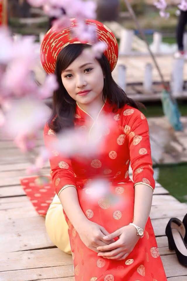 Dù "nổi tiếng" và được nhiều dân mạng biết đến chỉ sau một đêm, nhưng cô bạn quê Bắc Giang khẳng định ngay: "Mình không phải là hot girl và càng không phải là Chánh án Viện kiểm sát nhân dân hiền lành gì gì đó đâu".