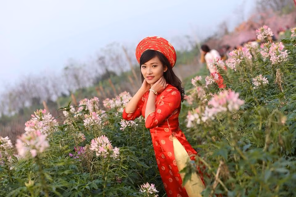 Được nhiều người khen ngợi là xinh đẹp nhưng Minh Hiếu vẫn cảm thấy kém vui, bởi những chia sẻ vui trên mạng về bức ảnh của cô đã khiến bản thân phải chịu một số phiền phức.