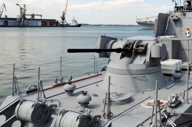 Tuy nhiên với số vũ khí trên sức mạnh của Gyurza-M không lớn hơn các tàu tuần tra cao tốc ven biển của hải quân các nước châu Âu là mấy, và dĩ nhiên thua xa so với Hải quân Nga. Và ví dụ cụ thể nhất là việc Gyurza-M dễ dàng bị khắc chế bởi các tàu tuần tra ven bờ lớp Rubin của Biên phòng Nga. Nguồn ảnh: southfront.org.