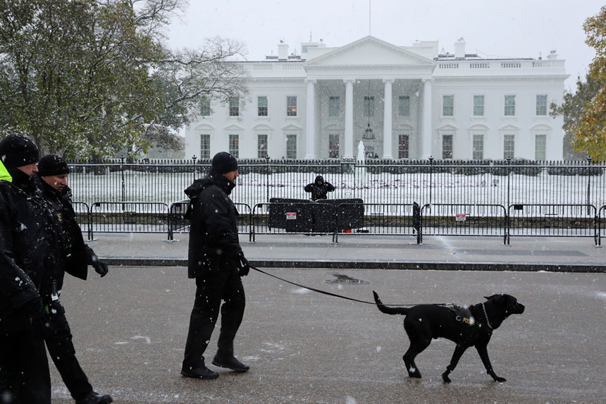 Theo một số báo cáo, 5 trường hợp tử vong đã được ghi nhận vì các sự cố liên quan đến thời tiết xấu. Trong đó 2 người thiệt mạng và hơn 40 người khác bị thương trong vụ tai nạn xe bus tại bang Mississippi, theo cơ quan tuần tra cao tốc Mississippi.