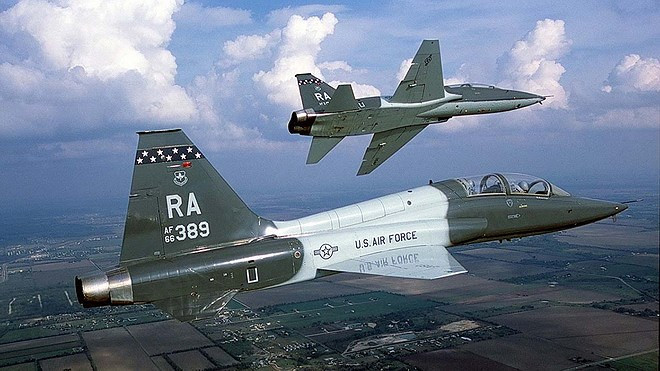 May bay huan luyen T-38 lai roi, mot phi cong My thiet mang