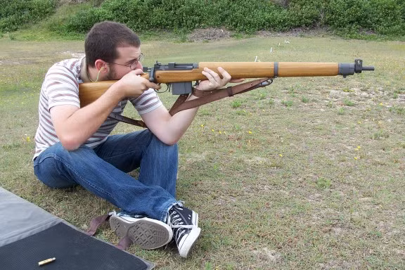 Cũng theo giới thiệu của AIA, một số biến thể ban đầu của M10 Mk.IV sử dụng cả đạn tiêu chuẩn 7.62x39mm tương tự như trên súng tiểu liên AK-47 nhưng sau đó công ty này chỉ sản xuất biến thể sử dụng đạn .308 Winchester 7.62×51mm của NATO. Nguồn ảnh: thefirearmblog.