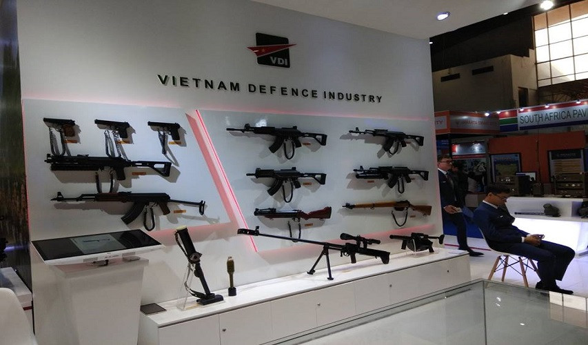 Theo Truyền hình Quốc phòng Việt Nam, tham gia triển lãm quốc phòng quốc tế Indonesia - Indodefense 2018, Việt Nam trưng bày ba nhóm sản phẩm gồm: sản phẩm vũ khí lục quân, sản phẩm tàu của Tổng cục Công nghiệp Quốc phòng và nhóm sản phẩm của Tập đoàn Công nghiệp Viễn thông Viettel. Đây là những sản phẩm đã được trang bị và thử nghiệm trong thực tế huấn luyện phòng thủ và sẵn sàng chiến đấu của Quân đội Nhân dân Việt Nam.