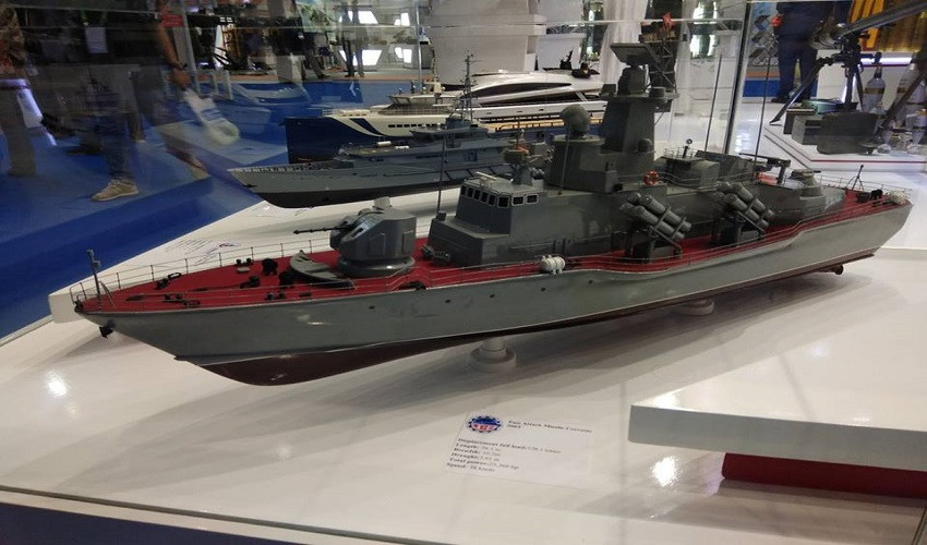 Điều khá ngạc nhiên là tham dự Indodefense 2018 lần này, Việt Nam còn mang đến Jakarta mô hình tàu tên lửa tấn công nhanh Molniya - lớp tàu chiến đấu xương sống của Hải quân Việt Nam hiện tại. Điều này ít nhiều cho thấy Việt Nam ngày càng tự tin về năng lực chế tạo các sản phẩm quốc phòng không chỉ phục vụ cho nhu cầu trong nước mà đang từng bước vươn ra thị trường vũ khí quốc tế.