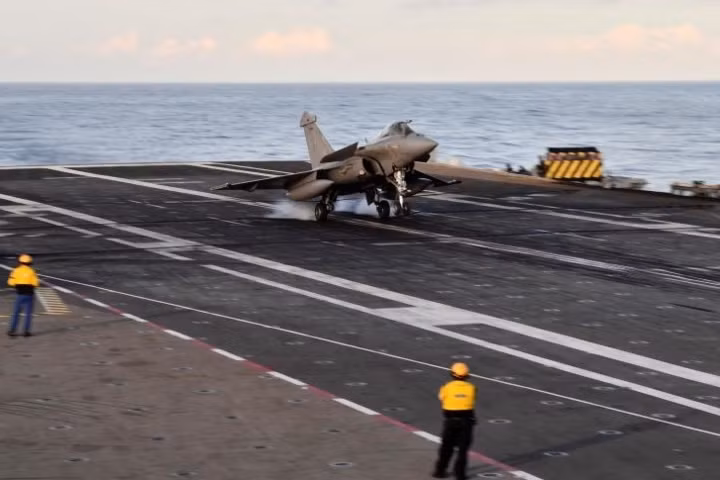 Việc nâng cấp tàu sân bay này chủ yếu tập trung vào hiện đại hóa các thiết bị cho việc hạ cánh và hướng dẫn máy bay.