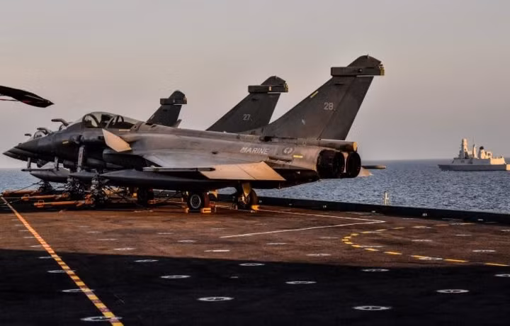 Quá trình nâng cấp tàu sân bay Charles de Gaulle kéo dài 18 tháng, tiêu tốn 1,3 tỷ euro.