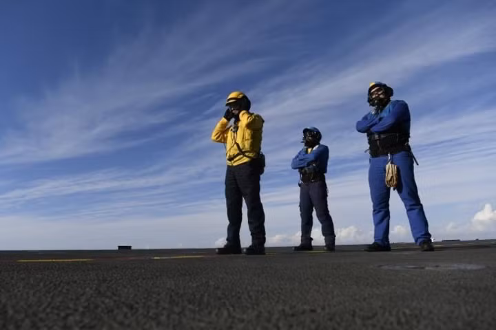 Hàng không mẫu hạm Rafale đã hoạt động từ năm 2001. Pháp đang xem xét khả năng đóng một tàu sân bay khác với nhiều tiến bộ công nghệ.