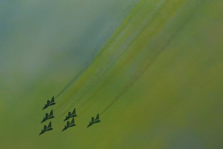 Phi cơ của đội bay Bayi tập dượt trước khi tham gia triển lãm hàng không. Ảnh: AFP.