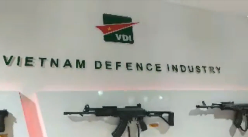 Thiếu tướng Đoàn Hùng Minh, Phó Chủ nhiệm Tổng cục Công nghiệp quốc phòng, Bộ Quốc phòng Việt Nam cho biết, để tham gia triển lãm này, Việt Nam đã chuẩn bị từ hai năm trước. Các sản phẩm quốc phòng của Việt Nam được giới thiệu tại Indo Defence 2018 đều được chúng ta sản xuất trong nước. Nguồn ảnh: Harri Wijaya.