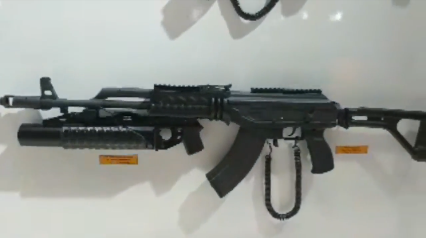 Giống như phiên bản STL-1A trước đây, STL-1B cũng được tích hợp súng phóng lựu M203 cũng do Việt Nam tự sản xuất. Nguồn ảnh: Harri Wijaya.