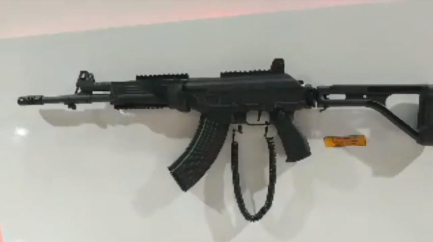 Và dĩ nhiên tại Indo Defence 2018 không thể không có sự xuất hiện của bộ đôi súng trường tấn công hiện đại nhất của Quân đội nhân dân Việt Nam hiện tại đó là Galil ACE 31 và Galil ACE 32. Nguồn ảnh: Harri Wijaya.