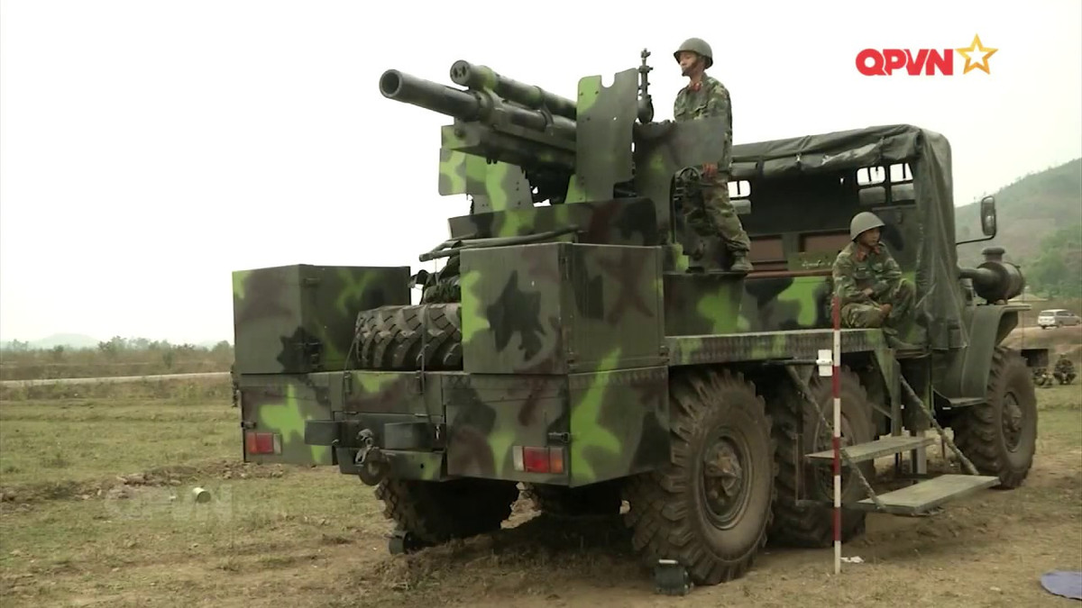 Việc cải tiến và cơ giới hóa các loại vũ khí pháo binh trong Quân đội ta đã được thực hiện trong nhiều năm nay như một xu thế tất yếu, nhằm đảm bảo các loại vũ khí này có thể đáp ứng được các yêu cầu tác chiến trong tình hình mới, bên cạnh đó nâng cao năng lực tác chiến của lực lượng pháo binh theo hướng tinh nhuệ, hiện đại. Nguồn ảnh: QPVN.