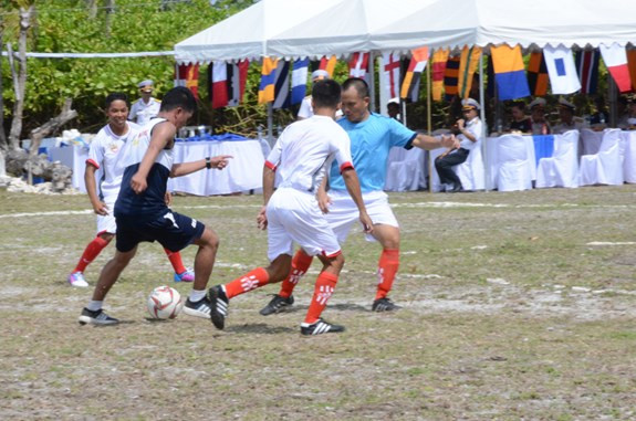 Một pha tranh bóng hấp dẫn.