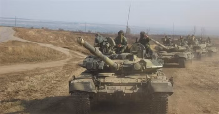 Sau khi nghiên cứu 2 video xe tăng T-90 và M1 Abrams bị hỏa lực chống tăng tấn công, chuyên viên của tờ Stern đã nhận định rằng, mặc dù có khả năng tấn công tương tự như nhau, nhưng khả năng bảo vệ của loại xe tăng Nga tốt hơn rất nhiều so với tăng Mỹ.