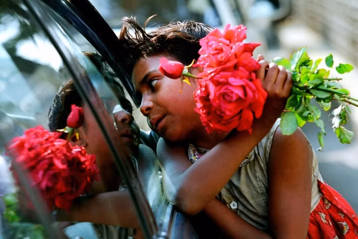 "Sức mạnh của một đứa trẻ 6 tuổi làm việc nuôi mẹ ốm hay lòng dũng cảm của một người bà tị nạn vượt biển trên chiếc thuyền cao su tìm kiếm đứa cháu là niềm cảm hứng của tôi. Những tâm hồn ấy chưa bao giờ mất đi hy vọng".