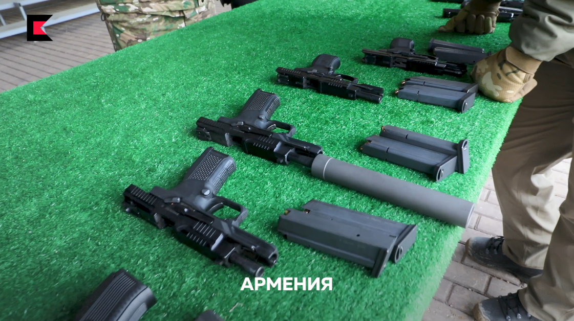 Và cũng tại đây, đại diện của Việt Nam đã được Kalashnikov mời trải nghiệm thử dòng súng ngắn nổi đình, nổi đám nhất của tập đoàn này hiện nay là Lebedev với biến thể PL-15 và PL-15K. Điều khá đáng tiếc là trong buổi trải nghiệm này không có sự xuất hiện của “anh cả” gia đình Lebedev là PL-14. Nguồn ảnh: Kalashnikov.