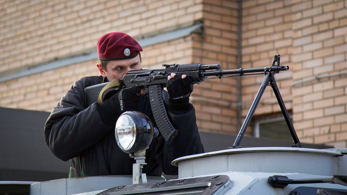 Mẫu vũ khí thứ hai nằm trong top bán chạy nhất của Nga trong thế kỷ 20 là súng trung liên hay súng máy cá nhân RPK, được phát triển dưới thời Liên Xô với khả năng sử dụng được cả đạn 7,62x39 và 5,45x39mm. Về cơ bản, RPK dùng thiết kế cơ bản của dòng súng trường tấn công AK mà cụ thể ở đây là AKM nhưng đi kèm một vài thay đổi nhỏ. Nguồn ảnh: The AK Forum.