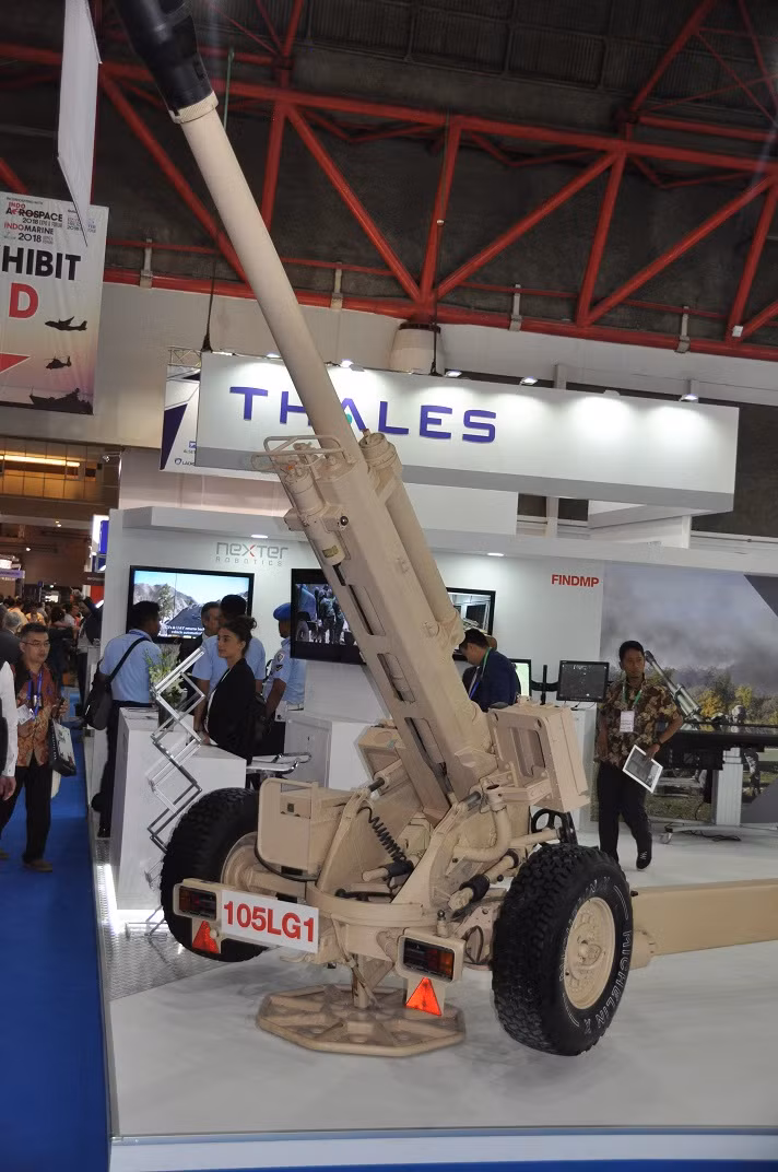 Lựu pháo 105mm 105LG1 của Tập đoàn Nexter Systems, Pháp mang đến Indonesia dự triển lãm lần này, được biết Pháp là một trong những đối tác quốc phòng quan trọng của Indonesia trong những năm trở lại gần đây. Nguồn ảnh: bmpd.