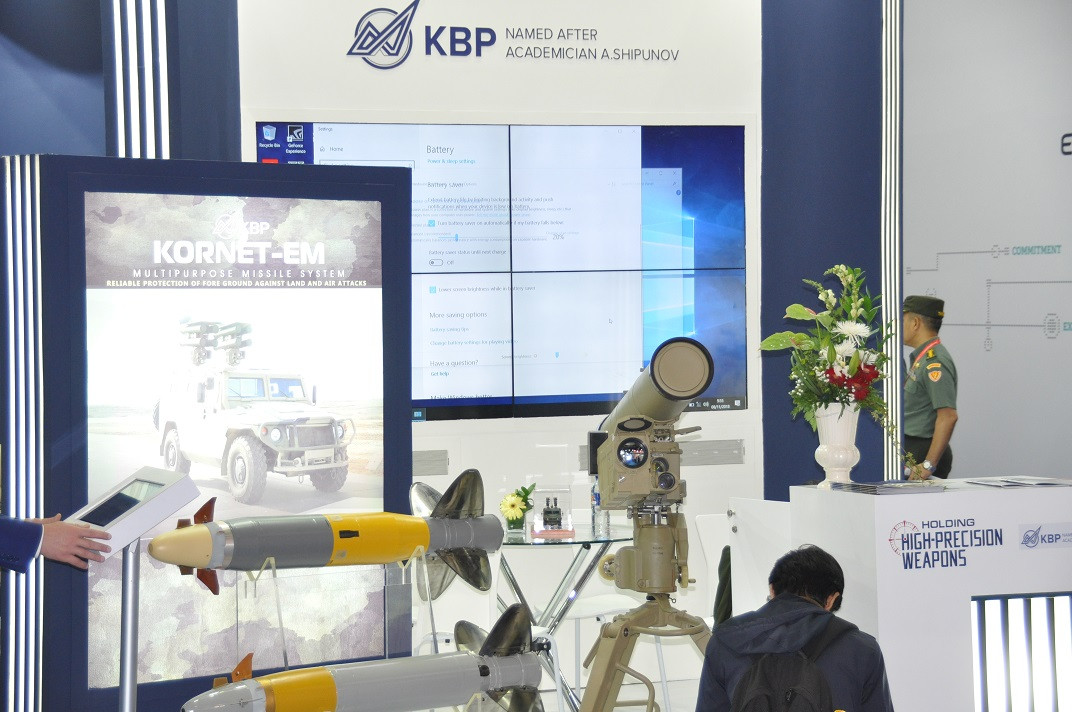 IndoDefence 2018 cũng thu hút một số lượng đáng kể các công ty vũ khí hàng đầu trên thế giới, với mục tiêu mở rộng và tìm kiếm khách hàng mới tại thị trường Indonesia cũng như khu vực Đông Nam Á. Hầu hết các công ty này đến từ châu Âu và Nga, ngoài ra còn có một số đến từ Hàn Quốc, Ấn Độ và Thổ Nhĩ Kỳ. Nguồn ảnh: bmpd.
