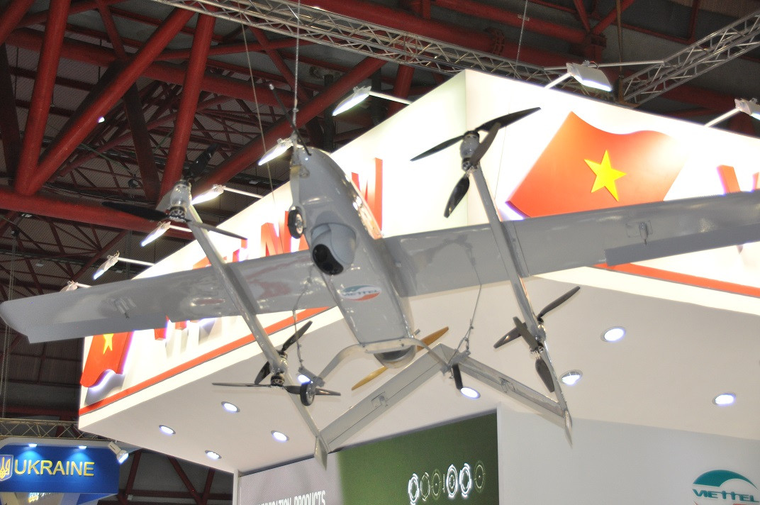 Mẫu máy bay trinh sát không người lái có tên mã Shikra do Tập đoàn Viettel phát triển cho Hải quân Nhân dân Việt Nam. Theo thông tin có được tại IndoDefence, trong tháng 12 năm nay mẫu UAV Shikra này sẽ chính thức được biên chế cho Hải quân Việt Nam. Nguồn ảnh: bmpd.