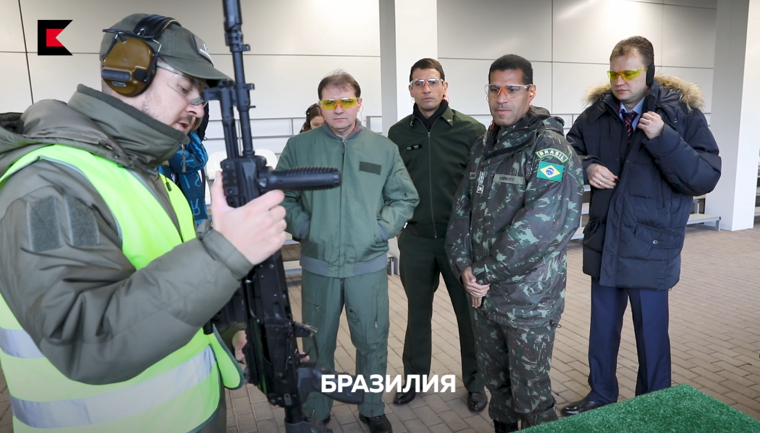 Tại đây, đại diện quân sự các nước không chỉ được trải nghiệm sức mạnh của những khẩu súng Nga mà còn các sản phẩm quốc phòng mới nhất của Kalashnikov từ xe máy bay, máy bay không người lái cho đến cả xe bọc thép. Nguồn ảnh: Kalashnikov.