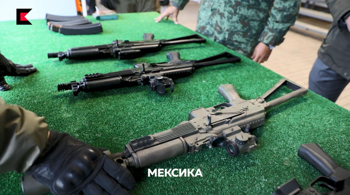 Một số biến thể của súng tiểu liên Vityaz được đại diện Kalashnikov giới thiệu cho phía Việt Nam. Nguồn ảnh: Kalashnikov.