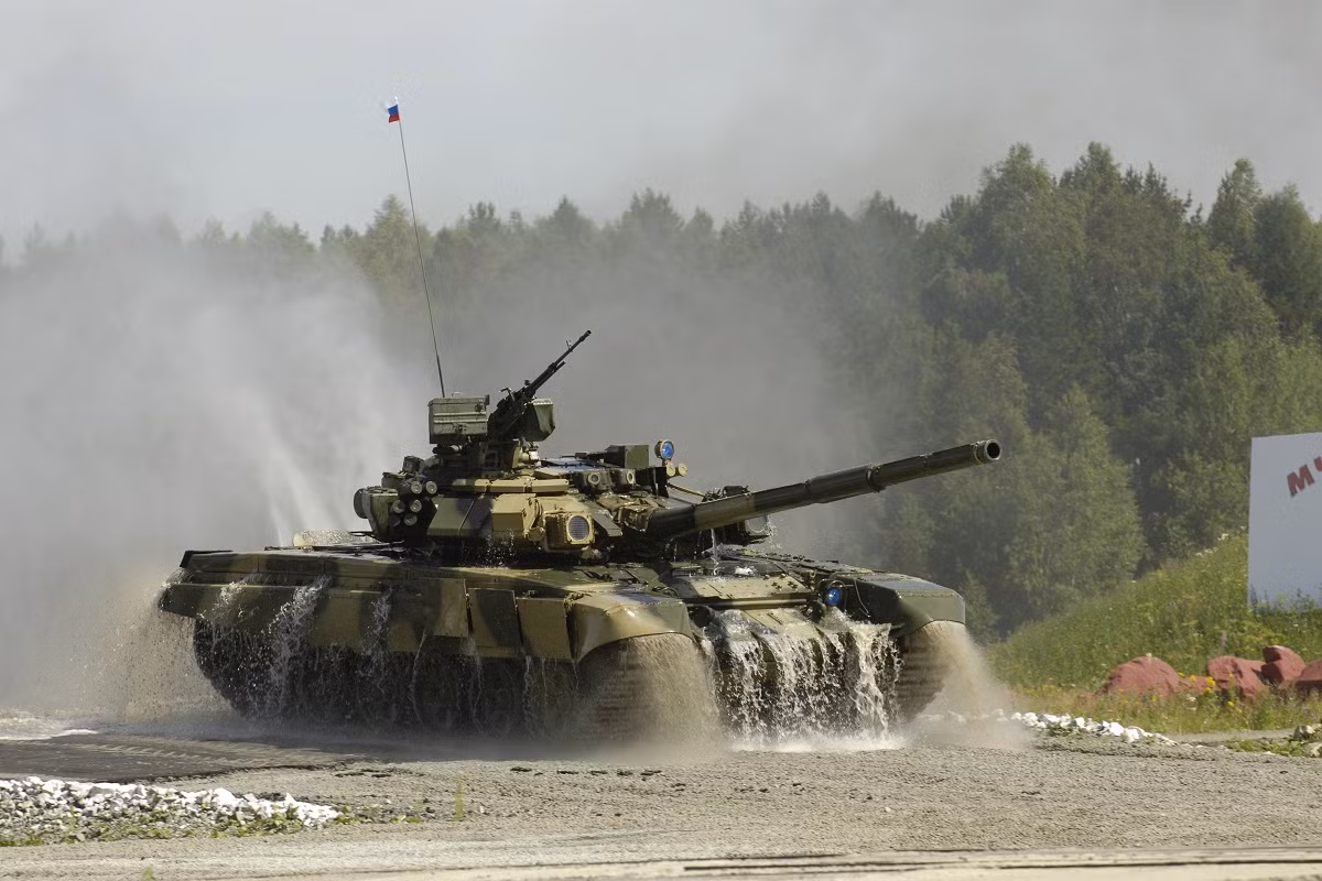 Tuy nhiên, đại diện của Rostec cũng cho biết, thời hạn cuối cùng của hợp đồng T-90S/SK giữa Việt Nam và Nga là vào năm 2019 tức kéo dài khoảng ba năm kể từ khi nó được ký kết vào năm 2016. Do đó rất có thể vẫn còn một số lượng nhất định T-90 của Việt Nam vẫn đang ở trong các nhà máy của Uralvagonzavod. Nguồn ảnh: Uralvagonzavod.