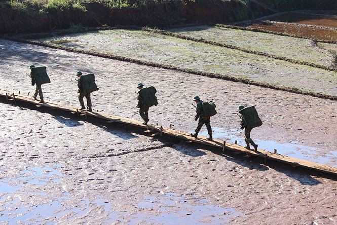 Theo đó, nội dung thi tập trung vào làm văn kiện hậu cần chiến đấu, hành động của chủ nhiệm, cơ quan hậu cần trong chuyển trạng thái sẵn sàng chiến đấu, báo cáo kế hoạch hậu cần điều chỉnh, di chuyển ra khu sơ tán bằng hành quân bộ từ 5-7km, tập kết chiến đấu. Hội thi tiến hành qua hai giai đoạn: Chuyển trạng thái sẵn sàng chiến đấu từ thường xuyên lên cao; tổ chức chuẩn bị chiến đấu và thực hành chiến đấu.
