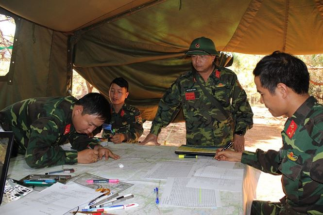 Tuy nhiên, công tác hậu cần chiến đấu trên một số nội dung chưa thực sự đồng đều, vững chắc. Vì vậy, hội thi nhằm khắc phục những hạn chế và bồi dưỡng trình độ, năng lực cho đội ngũ cán bộ hậu cần trong công tác chỉ huy, quản lý, điều hành, tổ chức thực hiện nhiệm vụ tại đơn vị. Đại tá Nguyễn Anh Tuấn, Phó tư lệnh kiêm Tham mưu trưởng Quân đoàn 3 kiểm tra xây dựng văn kiện hậu cần tại nơi tập trung bí mật