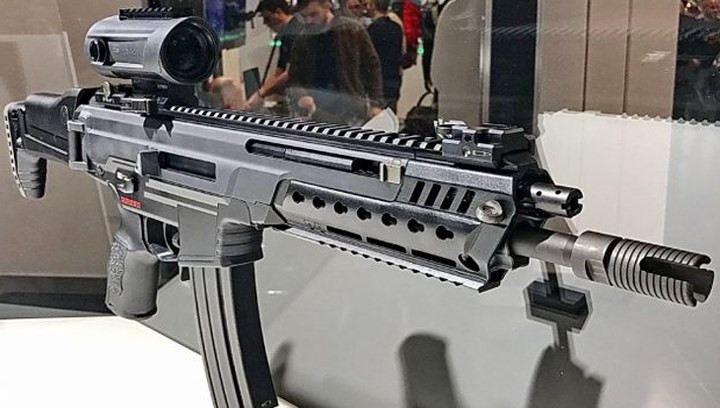 Khẩu súng này có thiết kế nhỏ gọn, sử dụng các modul và hệ thống hoạt động kết hợp giữa hai người tiền nhiệm G36 và HK416 cũng do Heckler &amp; Koch sản xuất trước đây. Ảnh: thefirearmblog.