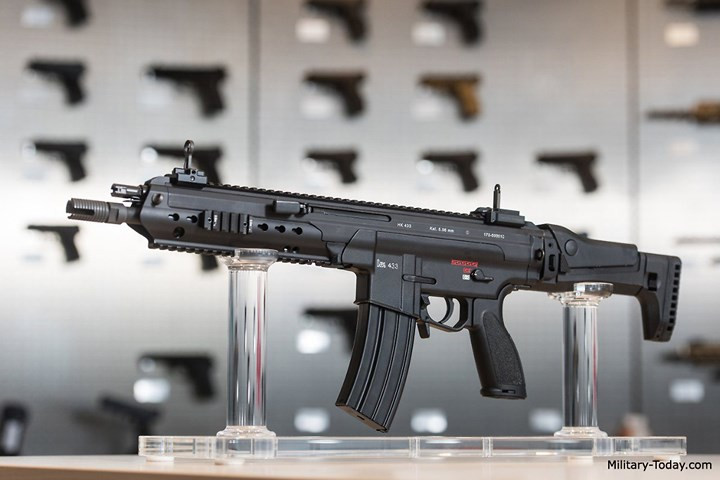 Sử dụng cỡ đạn chuẩn NATO là 5,56x45mm, tuy nhiên HK433 cũng dự định sẽ có thêm nhiều phiên bản phụ sử dụng nhiều loại đạn khác nhau như cỡ đạn 7,62x51mm NATO mang tên HK231, sử dụng cỡ đạn 300 AAC Blackout mang tên HK437 và sử dụng cả cỡ đạn 7,62x39 chuẩn của Liên Xô và Nga (chưa được đặt tên). Ảnh: Military-Today.