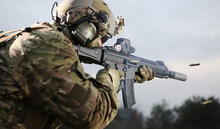 Là một trong những khẩu súng trường tấn công mới nhất thế giới do Heckler &amp; Koch sản xuất. Khẩu súng trường tấn công HK 433 mới chỉ được giới thiệu từ năm 2015 và được sản xuất hàng loạt từ năm 2017. Ảnh: gunsweek.