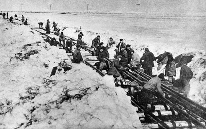 Nhưng chỉ vài ngày sau cái chết của ông năm 1953, dự án đã bị đình chỉ.