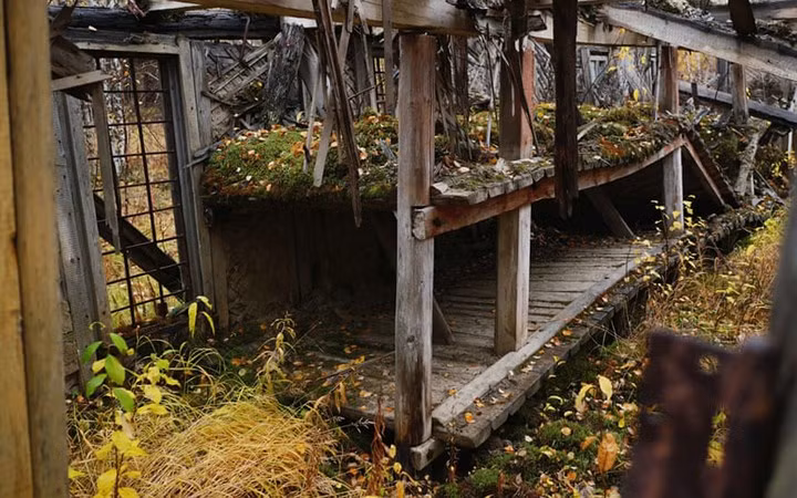 Thời gian làm biến đổi toàn bộ công trường, nhà ga, bến tàu đến mức khó có thể nhận ra.