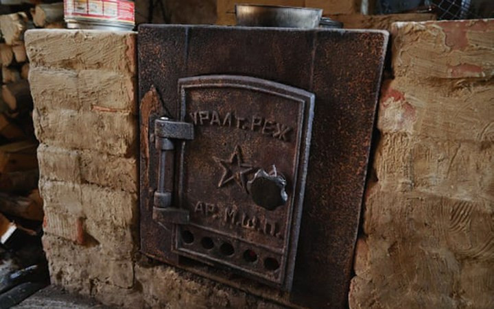 Dấu vết thời kỳ Xô Viết còn lưu rõ trên ngôi sao đúc nổi.