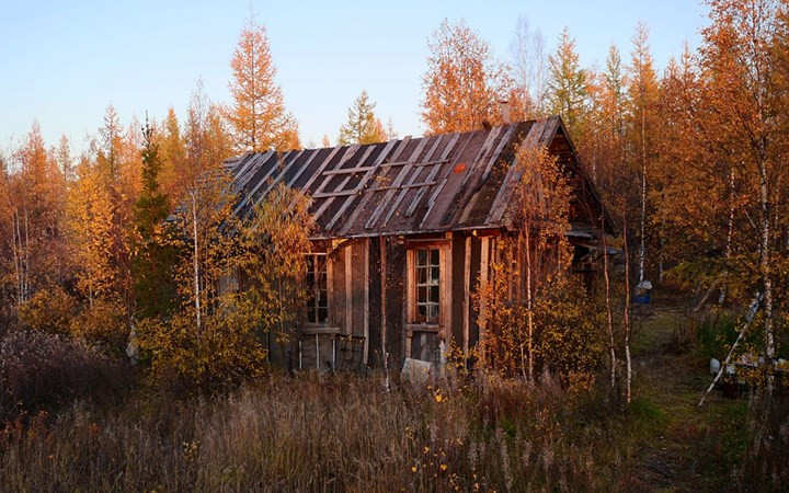 Những khu nhà canh gác là dấu hiệu duy nhất giúp những người tìm đường lần ra dấu vết của tuyến đường sắt này. Ngày nay, chúng là chỗ trú chân của những thợ săn.
