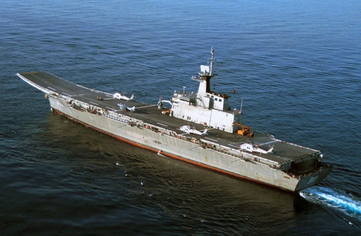 Tàu chở 393 thủy thủ, 62 sĩ quan, 146 phi công và các nhân viên phục vụ đội bay. Ảnh: Military-Today.