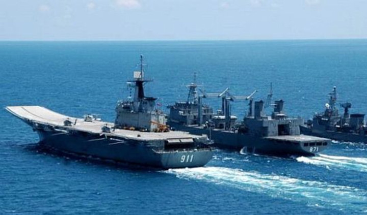 Truyền thông Thái Lan gọi HTMS Chakri Naruebet là "du thuyền trị giá 336 triệu USD" hay "Thai-tanic", do nó được chỉnh sửa để có không gian sinh hoạt rộng rãi cho hoàng gia Thái Lan trong các chuyến ra biển hiếm hoi. Ảnh: thaimilitaryandasianregion.