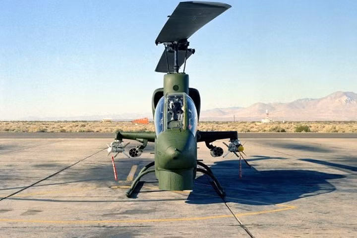 Thân máy bay hẹp để hạn chế khả năng bắn trúng của hỏa lực mặt đất địch.