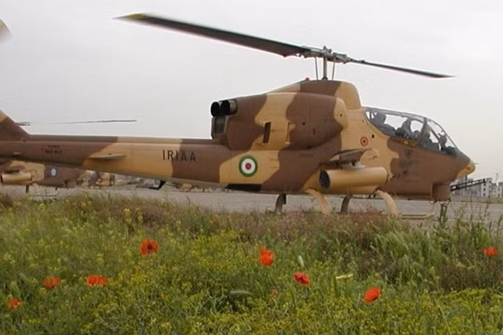 Máy bay có tốc độ tối đa là 277km/h, với trần bay 3,53km, tầm bay 574km (trong ảnh là một máy bay AH-1 có lẽ nằm trong quân đội Iran).