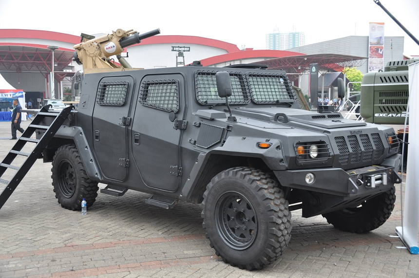 Cối tự hành Komodo được phát triển dựa trên khung gầm xe thiết giáp Komodo. Phiên bản này được hợp tác sản xuất giữa PT Pindad, Indonesia và Ares của Brazil. Xe được trang bị hệ thống cối RMS 81 mm, hoặc 120 mm do Ares sản xuất.