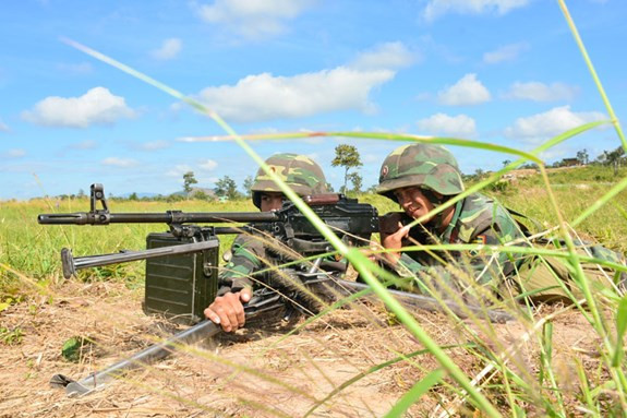 Khẩu đội đại liên phát triển chiến đấu.