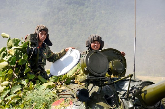 Chiến sĩ xe tăng hoàn thành nhiệm vụ.